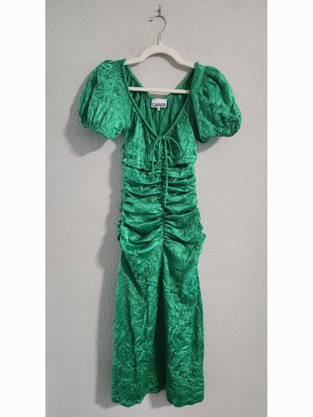 Ganni Crinkled Satin Midi Dress Women’s size 32 (US 0 or XXS) Ruched Puff sleeve